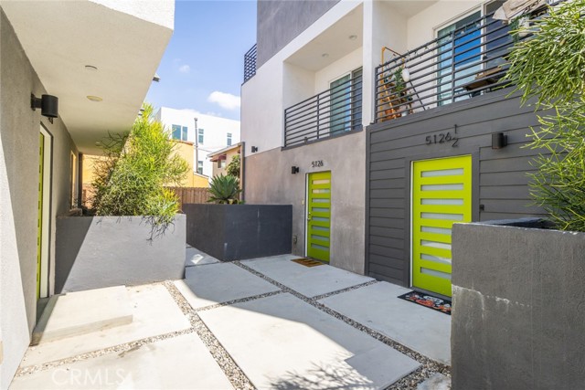 5122 Cahuenga Boulevard photo 2