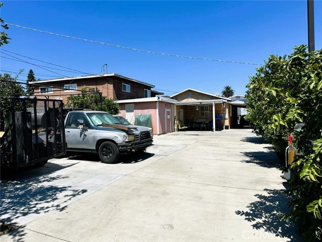 150 E 95th Street, Los Angeles CA: https://media.crmls.org/medias/2a0ee220-50ea-4d43-9204-0de733c1a80c.jpg