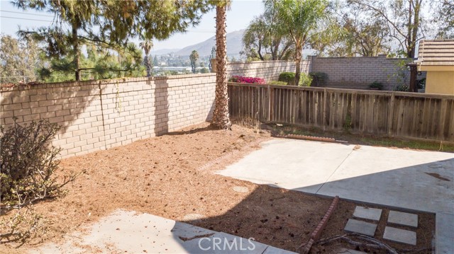 Detail Gallery Image 37 of 39 For 323 Camden Ct, Corona,  CA 92879 - 3 Beds | 2/1 Baths