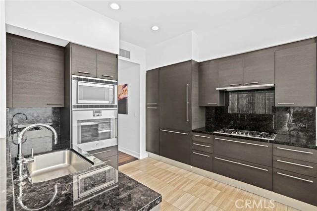 Detail Gallery Image 18 of 56 For 900 W Olympic 31j,  Los Angeles,  CA 90015 - 3 Beds | 3 Baths