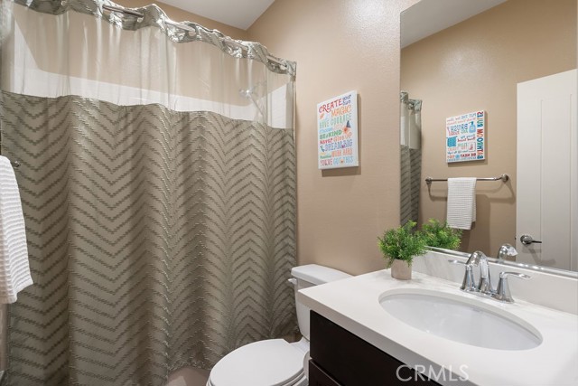 Full guest bathroom