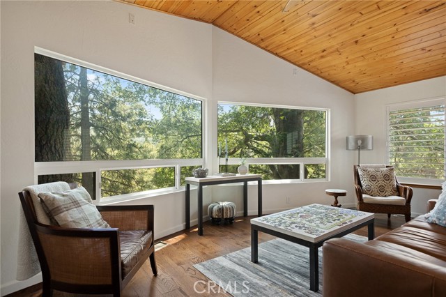 221 Darfo Drive, Crestline CA: https://media.crmls.org/medias/2a10960b-190f-4657-8052-9496a94f2b2d.jpg