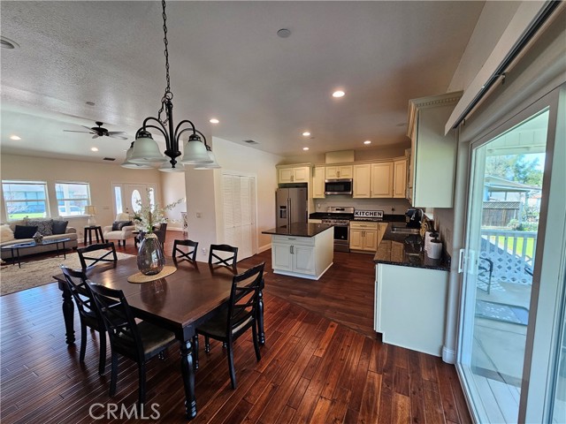 Detail Gallery Image 9 of 34 For 19240 Meadow Ct, Hidden Valley Lake,  CA 95467 - 3 Beds | 2 Baths