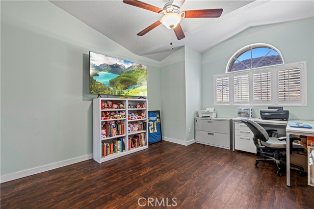 28777 Kathleen Avenue, Saugus CA: https://media.crmls.org/medias/2a10fafb-7f0b-40fb-aebc-34bc95ca4373.jpg