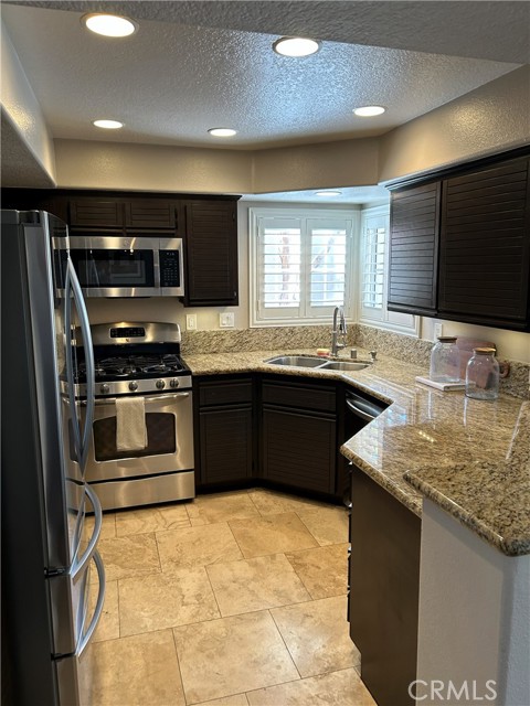 Detail Gallery Image 7 of 23 For 8070 E Goldenrod, Anaheim,  CA 92808 - 2 Beds | 2 Baths