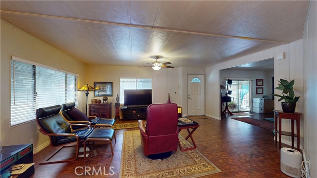 Detail Gallery Image 10 of 31 For 3595 Santa Fe Ave #214,  Long Beach,  CA 90810 - 2 Beds | 2 Baths