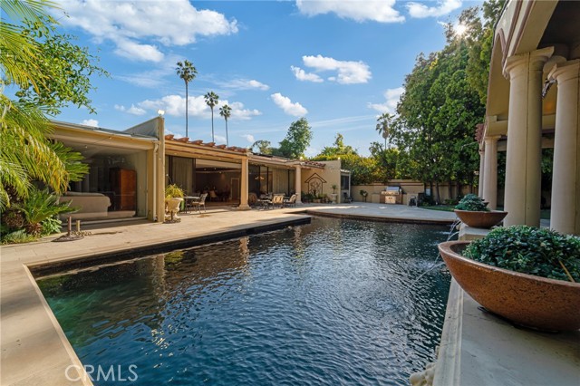 15737 Sutton Street, Encino CA: https://media.crmls.org/medias/2a11f868-da0a-4414-a916-b737ba3f0adb.jpg