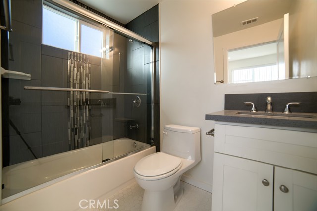 Detail Gallery Image 7 of 24 For 4559 Pickford St St #4559 1/2,  Los Angeles,  CA 90019 - 4 Beds | 4 Baths