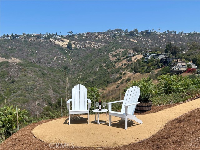 1056 Madison Place, Laguna Beach CA: https://media.crmls.org/medias/2a12f408-76b6-403f-a300-cf8f43004a8c.jpg