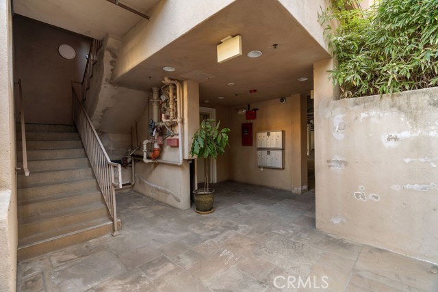 Detail Gallery Image 7 of 61 For 11504 Moorpark St #103,  Studio City,  CA 91602 - 3 Beds | 2/1 Baths