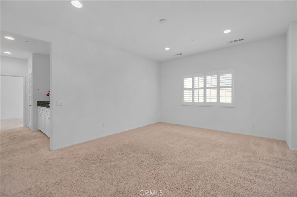 https://media.crmls.org/medias/2a1316b4-a4a9-41b3-ad7c-c2e1a8df0058.jpg?preset=X-Large