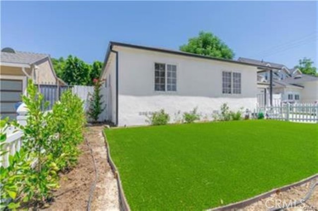5840 White Oak Avenue, Encino CA: https://media.crmls.org/medias/2a13c077-47d4-487b-8382-7ed809dd9c68.jpg