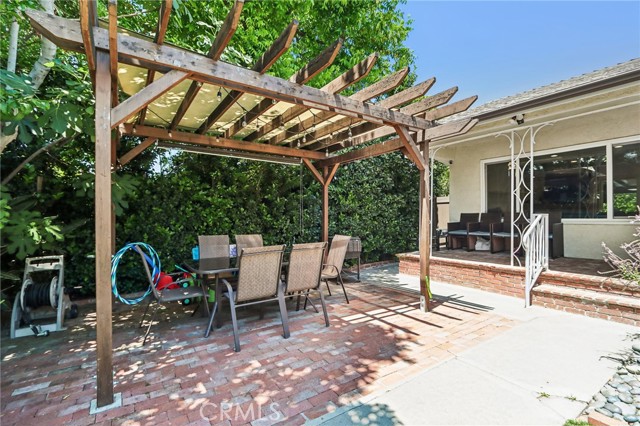 18937 Sylvan Street photo 3