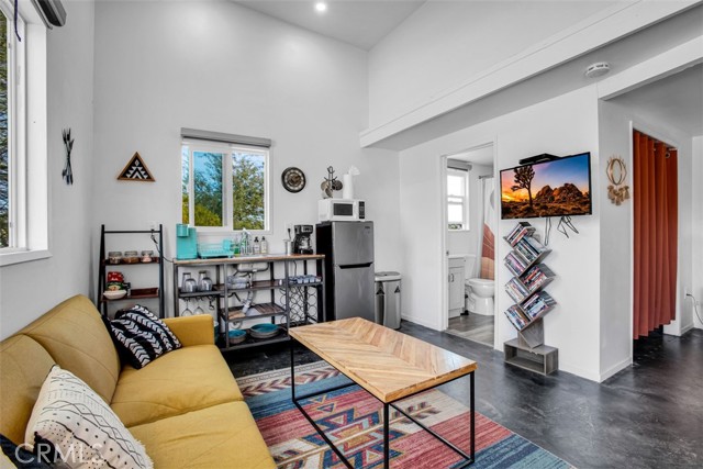 59427 La Crescenta Drive, Yucca Valley CA: https://media.crmls.org/medias/2a149c28-24cc-480a-9c84-0f8fc129aea3.jpg