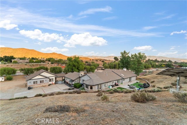 34037 Agua Dulce Canyon Road, Agua Dulce CA: https://media.crmls.org/medias/2a14c23a-389a-4755-974a-36fd6961f32b.jpg