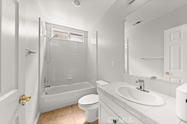 16219 Skyridge Drive, Riverside CA: https://media.crmls.org/medias/2a153641-02d9-436d-8cf4-88d973aabd5d.jpg
