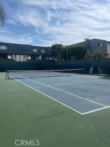 Detail Gallery Image 10 of 24 For 18550 Hatteras St #7,  Los Angeles,  CA 91356 - 2 Beds | 2/1 Baths