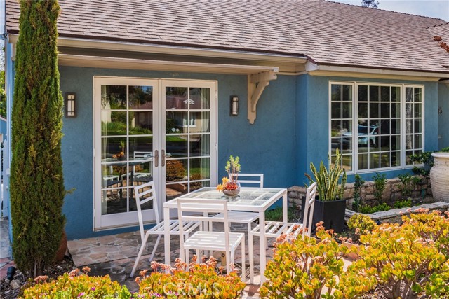 Detail Gallery Image 5 of 20 For 1215 Oak Circle Dr, Glendale,  CA 91208 - 4 Beds | 2/1 Baths