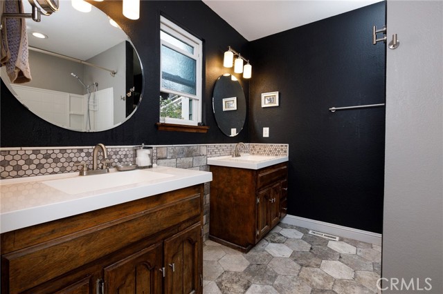 Detail Gallery Image 29 of 47 For 453 Davos, Crestline,  CA 92325 - 5 Beds | 2/1 Baths