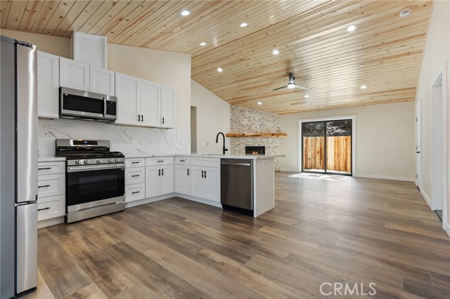 Detail Gallery Image 7 of 31 For 183 Moreno Lane, Sugarloaf,  CA 92386 - 3 Beds | 2 Baths