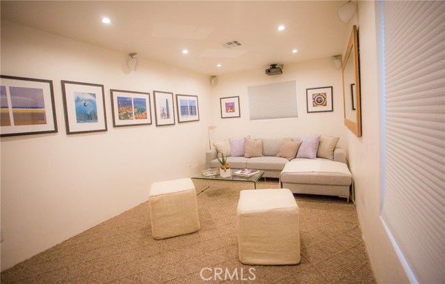 5714 Vantage Avenue, Valley Village CA: https://media.crmls.org/medias/2a17ed02-80d7-45d3-ac35-5388e7728474.jpg