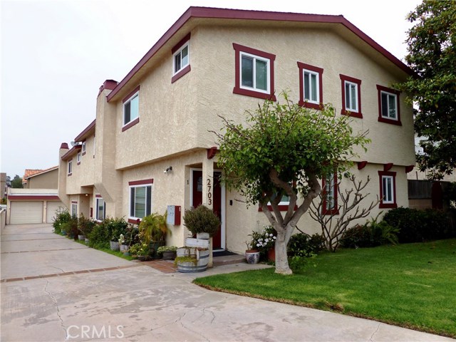 2703 Rockefeller Lane, Redondo Beach, California 90278, 2 Bedrooms Bedrooms, ,2 BathroomsBathrooms,Residential,Sold,Rockefeller,SB19140385