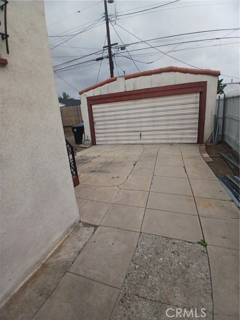 1831 W 68th Street, Los Angeles CA: https://media.crmls.org/medias/2a18c8ae-0ee9-4787-b154-e6df3ed8ca5e.jpg