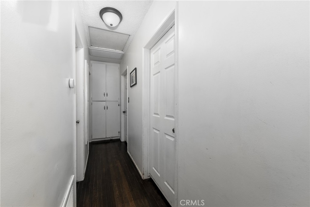 https://media.crmls.org/medias/2a1ab107-dc5c-4eb2-ab3c-020fed01eba0.jpg?preset=X-Large