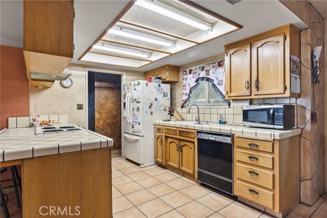 7519 Man O War Street, Bakersfield CA: https://media.crmls.org/medias/2a1b9c32-e7e1-413c-ac18-4d2fde9d8897.jpg