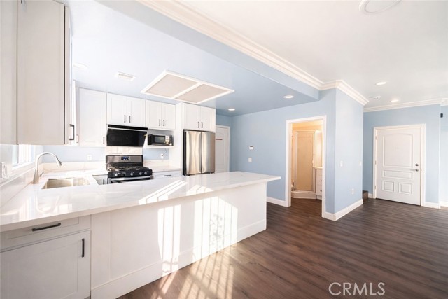 Detail Gallery Image 4 of 11 For 5223 Sereno Dr, Temple City,  CA 91780 - 3 Beds | 3 Baths