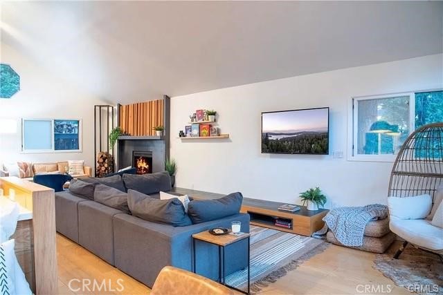 Detail Gallery Image 3 of 42 For 555 Dover Ct, Lake Arrowhead,  CA 92352 - 5 Beds | 2/1 Baths