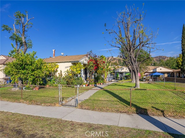 Detail Gallery Image 10 of 23 For 7982 De Garmo Ave, Sun Valley,  CA 91352 - – Beds | – Baths