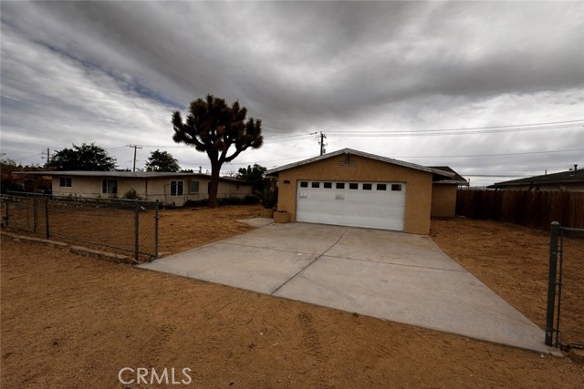 6317 Indio Avenue, Yucca Valley CA: https://media.crmls.org/medias/2a1df578-1858-46d7-b379-561b3a5557cb.jpg