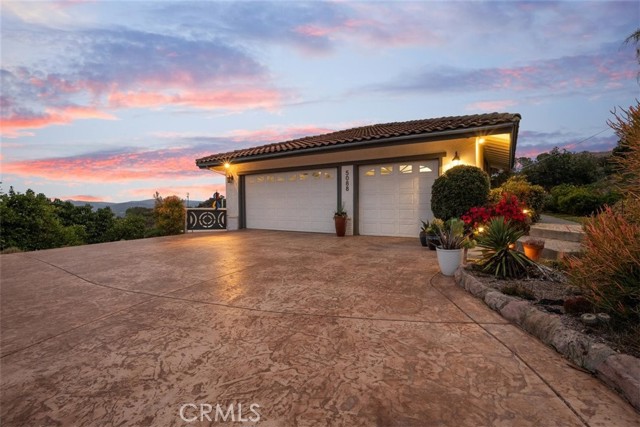 5088 San Jacinto Circle West, Fallbrook CA: https://media.crmls.org/medias/2a1e86b6-7b92-439b-870a-d9b047da4722.jpg