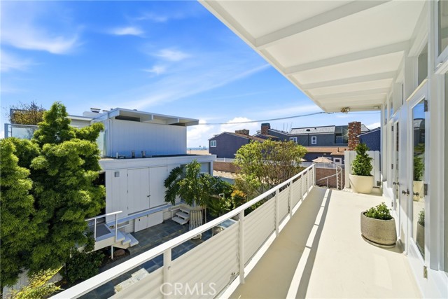 Detail Gallery Image 3 of 17 For 1210 1/2 W Oceanfront #1/2,  Newport Beach,  CA 92661 - 1 Beds | 1/1 Baths