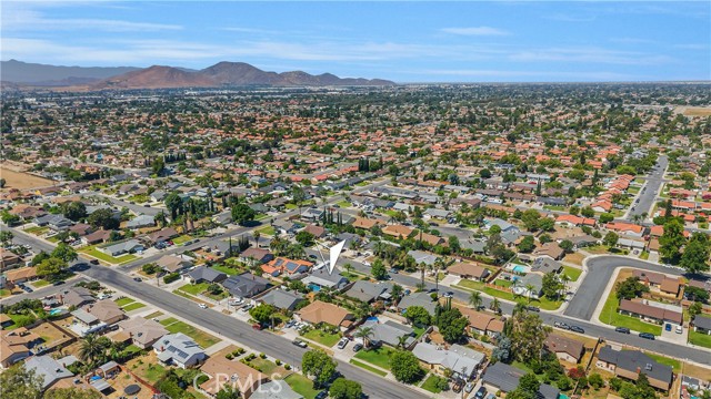 731 S Beechwood Avenue, Rialto CA: https://media.crmls.org/medias/2a1f5974-7a25-4ad2-a713-4f32542df8ea.jpg