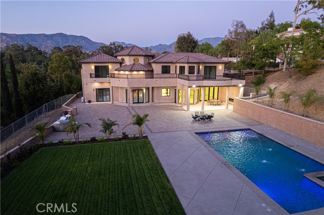 Detail Gallery Image 2 of 7 For 10521 Mary Bell Ave, Shadow Hills,  CA 91040 - 5 Beds | 5/1 Baths