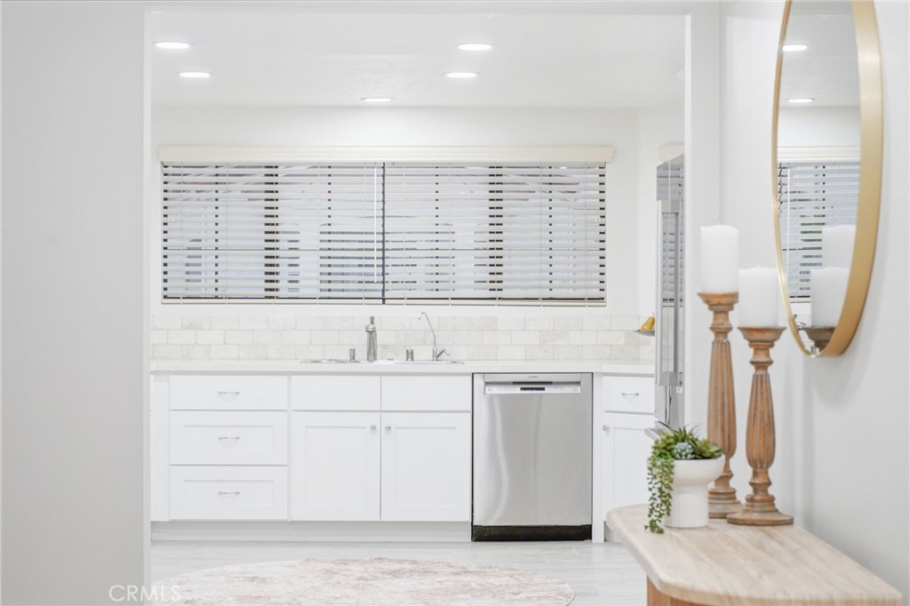 https://media.crmls.org/medias/2a20d0ab-813d-406c-9dc1-fa4a1dfb8231.jpg?preset=X-Large