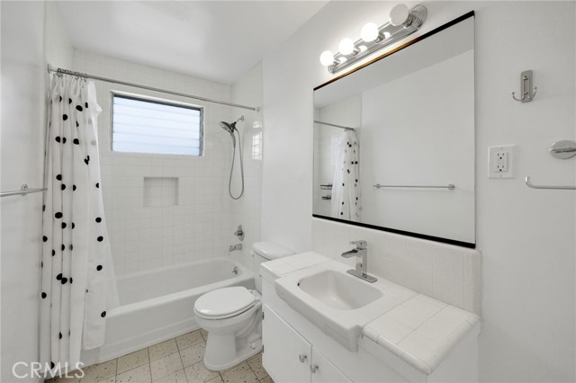 1234 N Laurel Avenue, West Hollywood CA: https://media.crmls.org/medias/2a2156d6-c599-48ea-bf72-44463afce72a.jpg