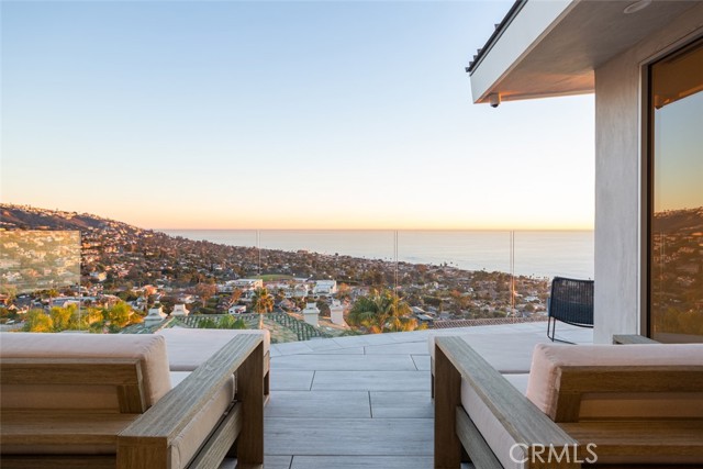 Detail Gallery Image 16 of 38 For 1238 Anacapa Way, Laguna Beach,  CA 92651 - 4 Beds | 4 Baths