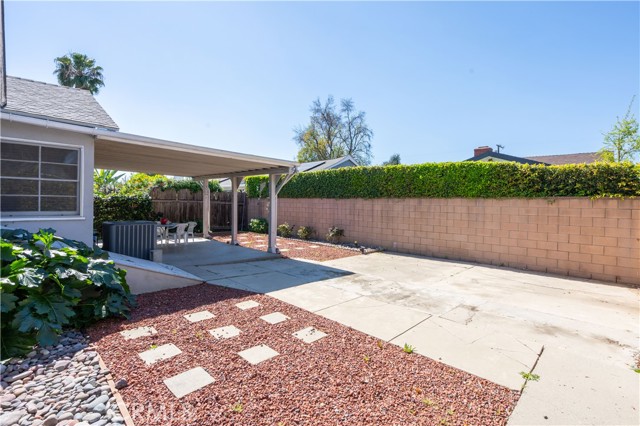 Detail Gallery Image 18 of 24 For 6909 Peach Ave, Van Nuys,  CA 91406 - 4 Beds | 2 Baths