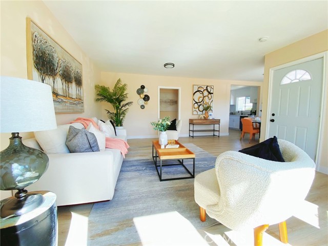 Detail Gallery Image 5 of 5 For 6562 California Ave, Long Beach,  CA 90805 - 4 Beds | 2 Baths