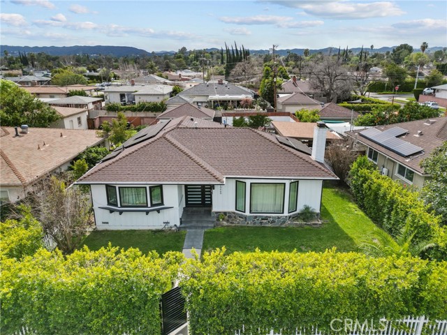 Detail Gallery Image 1 of 1 For 19460 Victory Bld, Reseda,  CA 91335 - 3 Beds | 2 Baths