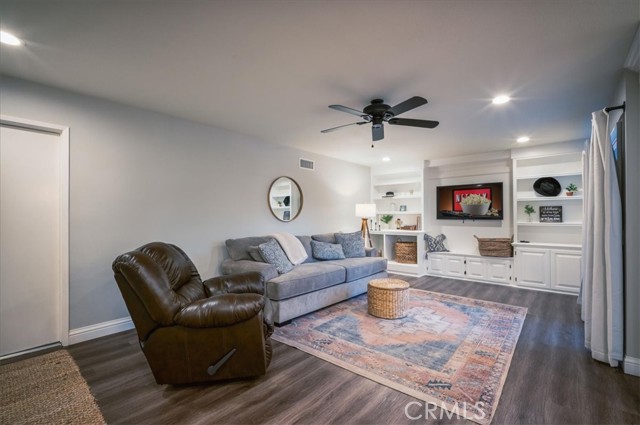 Detail Gallery Image 12 of 46 For 2071 N Redding Way, Upland,  CA 91784 - 3 Beds | 3 Baths
