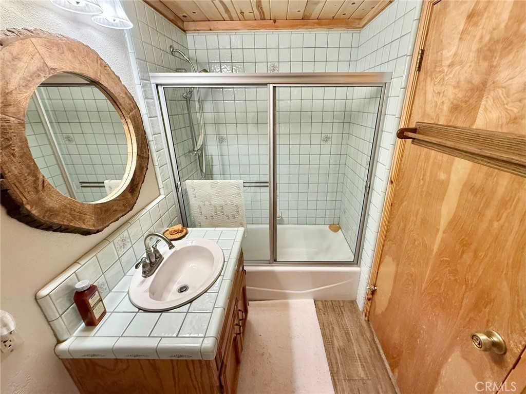 https://media.crmls.org/medias/2a23492f-7f92-46dd-8402-9c8f5b5177ca.jpg?preset=X-Large