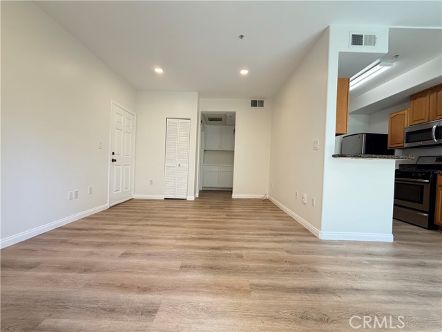 Detail Gallery Image 13 of 25 For 300 E Providencia #111,  Burbank,  CA 91502 - 1 Beds | 1 Baths