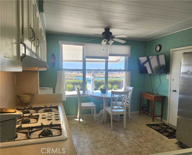 Detail Gallery Image 10 of 44 For 6245 E Marina View Drive #240,  Long Beach,  CA 90803 - 2 Beds | 2 Baths