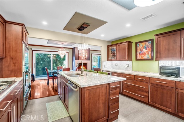 Detail Gallery Image 12 of 40 For 6073 Loynes #32,  Long Beach,  CA 90803 - 3 Beds | 3 Baths