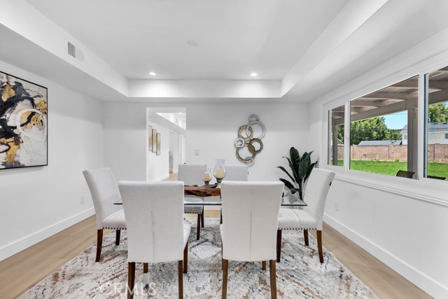 9500 Texhoma Avenue, Northridge CA: https://media.crmls.org/medias/2a2505b0-319c-4dc3-9c66-96ebeeecabe8.jpg