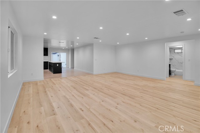 6513 San Miguel Street, Paramount CA: https://media.crmls.org/medias/2a25b639-c4e5-4e3c-a1fb-4980a4c71d70.jpg